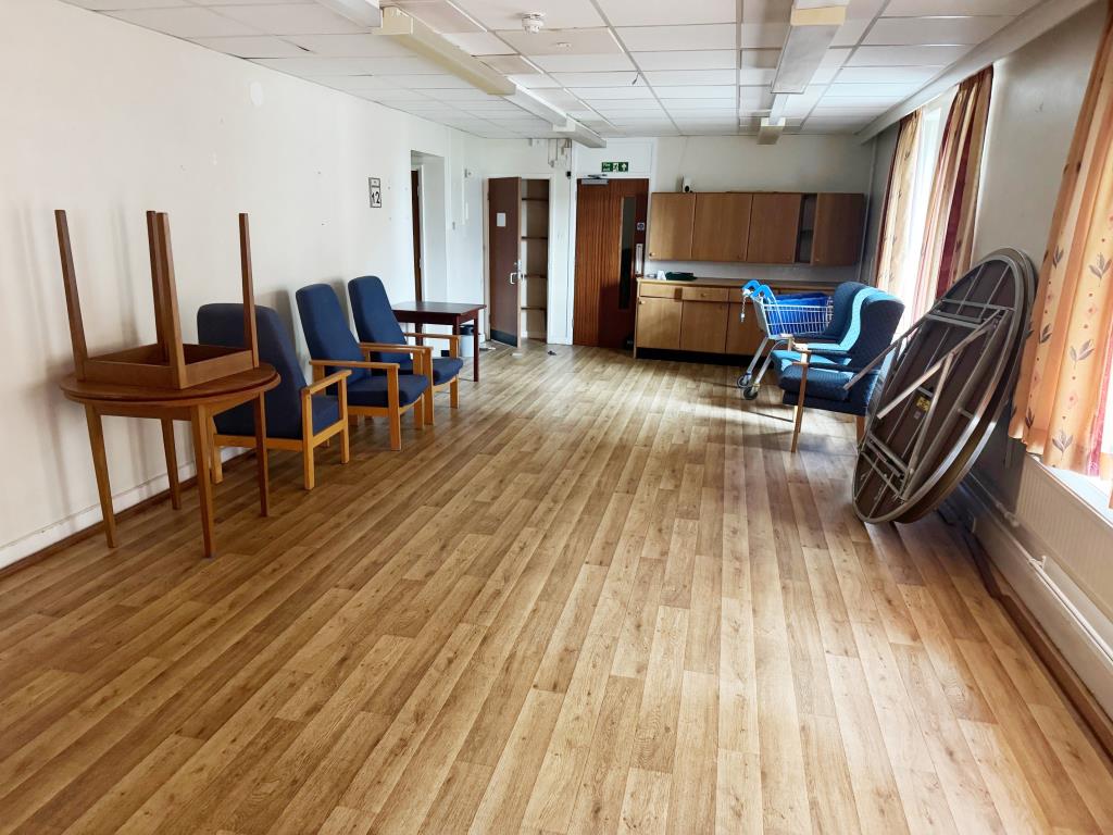 Lot: 64 - SUBSTANTIAL PREMISES WITH CAR PARK AND POTENTIAL ON ONE ACRE PLOT - Day room 4